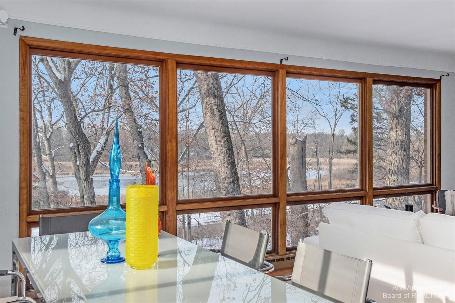 Wonderful Ranch Home with Stunning Lake Views!
